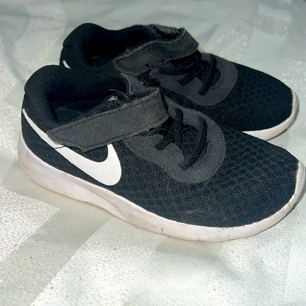 Nike Toddler Sneakers Black White Tanjun 9C Boys Shoes Kids